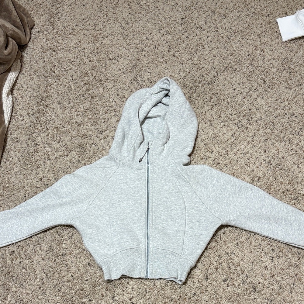 Lululemon Athletica Light Gray Cropped Scuba